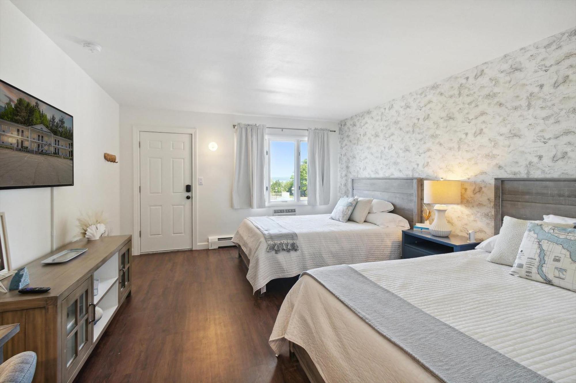 Self Check-In Lake Views Workspace 2 Queen Beds Villa Petoskey Ngoại thất bức ảnh